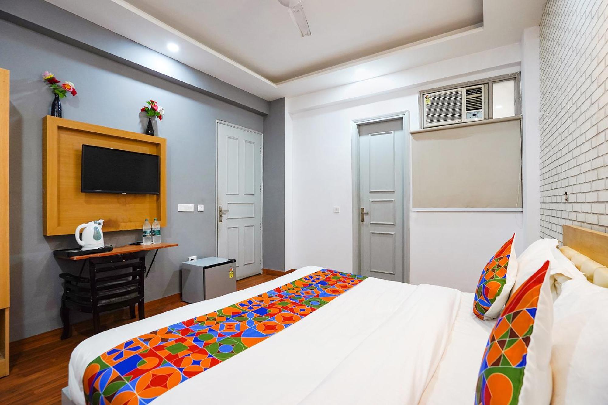 Fabhotel Prime Culture Noida Exteriör bild