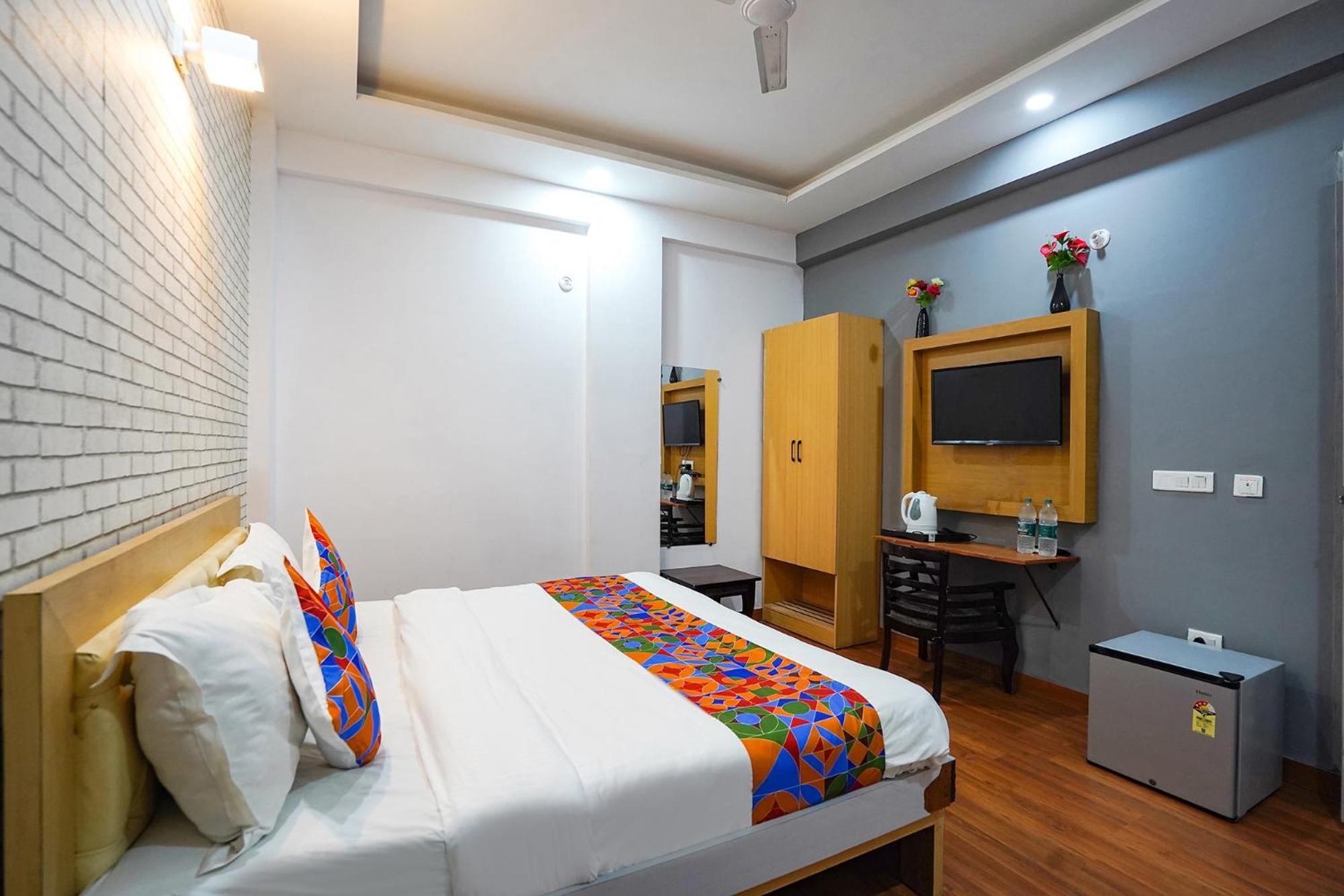 Fabhotel Prime Culture Noida Exteriör bild